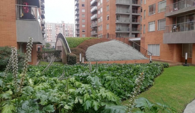 Hermosa habitación privada en conjunto residencial cerca al Aeropuerto y terminal de Bogotá, zonas comunes se comparten con 1 persona