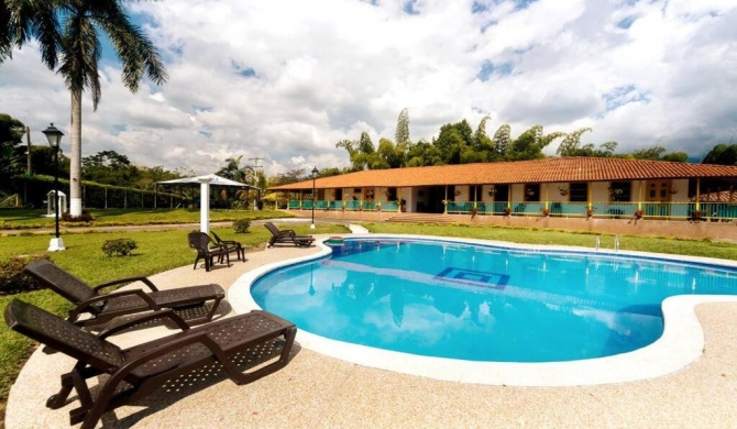 Finca La Grecia , en el Quindio con piscina