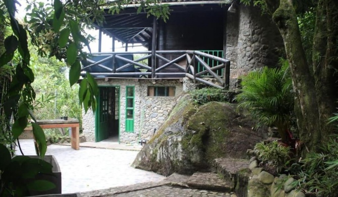 Chalet al lado del rio Pance