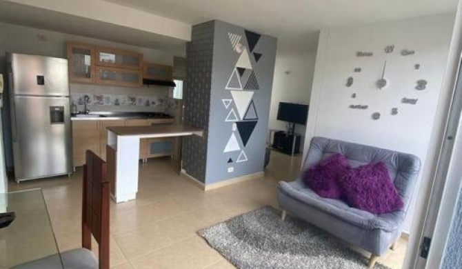 Hermoso apartamento con piscina y ascensor.