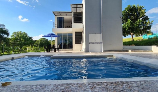 Hermosa Casa en condominio totalmente privada, Olimpo Artemisa