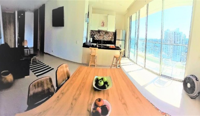 Brand new, 8 blocks from old city, 1 to the beach 81