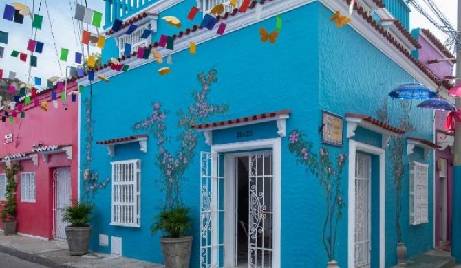 La Casita Azul Cozy Colonial House at Centro Historico with Rooftop and Jacuzzi