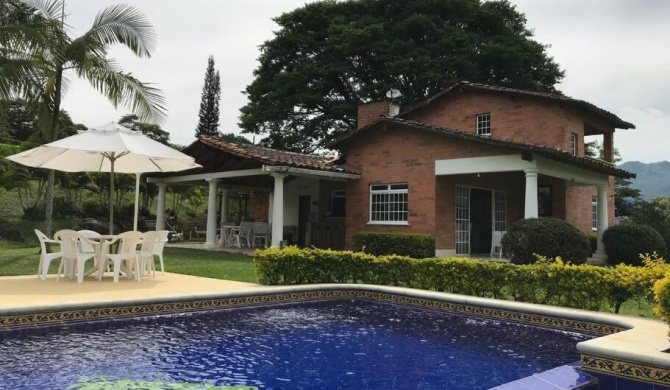 Hermosa finca Barbosa cerca a Medellín. Full WIFI