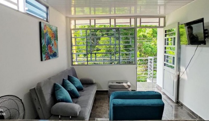 Hermoso apartamento con servicios y garaje.