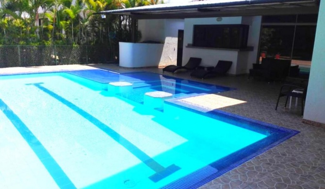 Casa Quinta Piscina Privada en el Condominio Campestre el Peñon Girardot