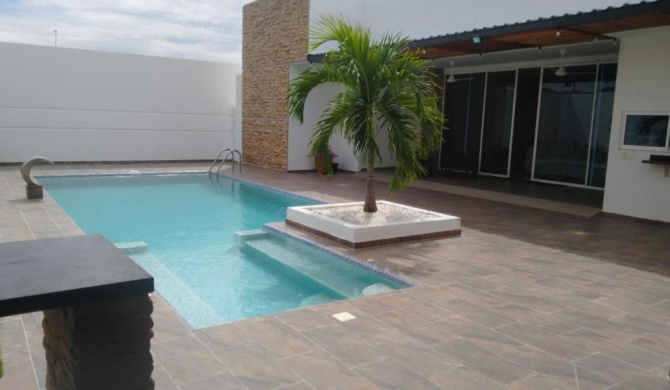 Casa Quinta Vacacional con Piscina Privada en Girardot