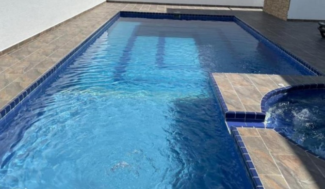 Casa Vacacional con Piscina Privada en Girardot