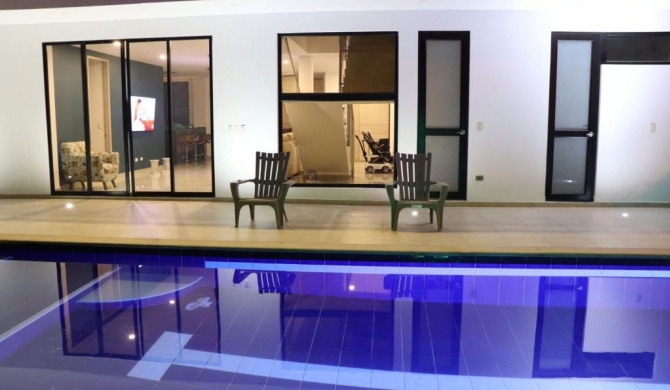 HERMOSA CASA CON PISCINA Y JACUZZI PRIVADO