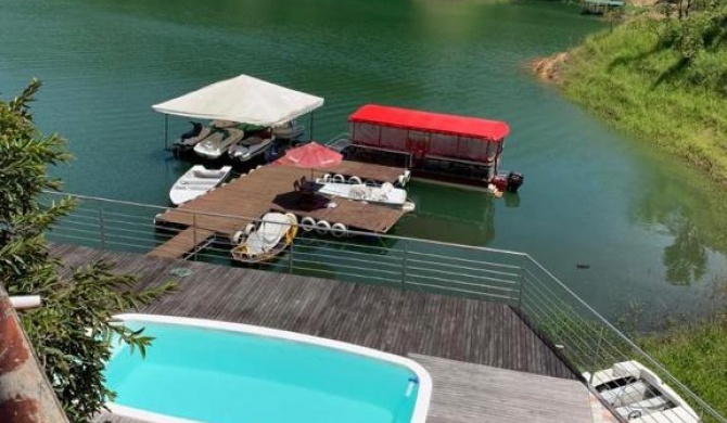 Finca Santa Monica Guatape Privada Lujosa Piscina Jacuzzi Sauna muelle Represa