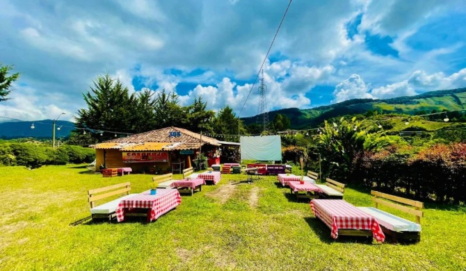 Casa Roja Parche Campestre - Hospedaje Guatapé