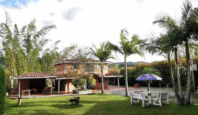 Finca los Guaduales muy acogedora a minutos caminando del pueblo - Vereda El Roble