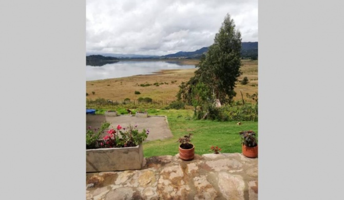 El Cascajal: Amazing lake view. Vista al lago