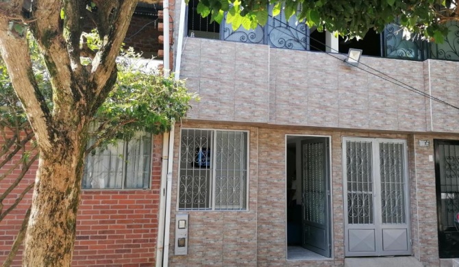 Bienvenido a tu segundo hogar a dos cuadras del centro recreaciónal lagos club comfatolima