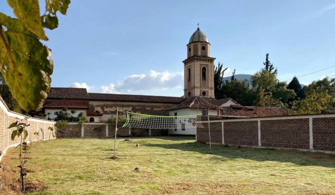 Cabaña con excelente ubicación y zona verde.