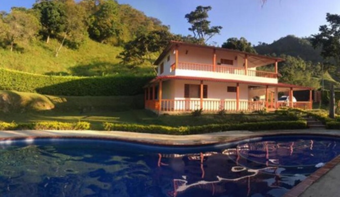 Casa Campestre Privada El Reposo con piscina