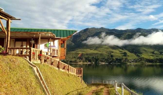 Hospedaje a orilla del Lago Calima