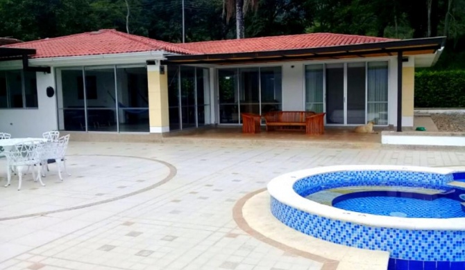 Casa Campestre con Piscina Privada Anapoima